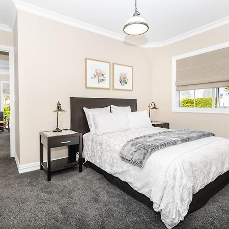 Sweet Magnolia 1 Or 2 Bedroom Suite St Kilda Cambridge With Complimentary Continental Breakfast Exterior photo
