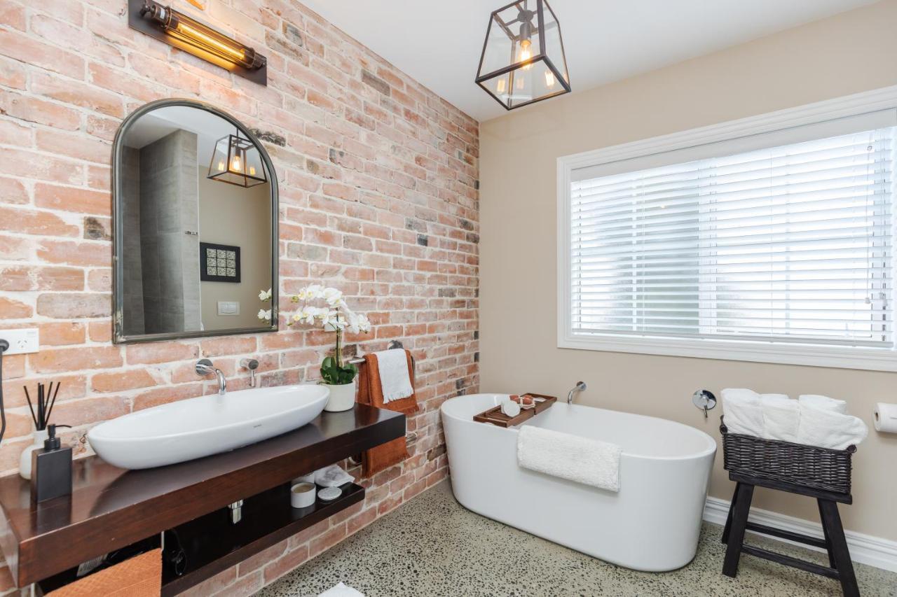Sweet Magnolia 1 Or 2 Bedroom Suite St Kilda Cambridge With Complimentary Continental Breakfast Exterior photo