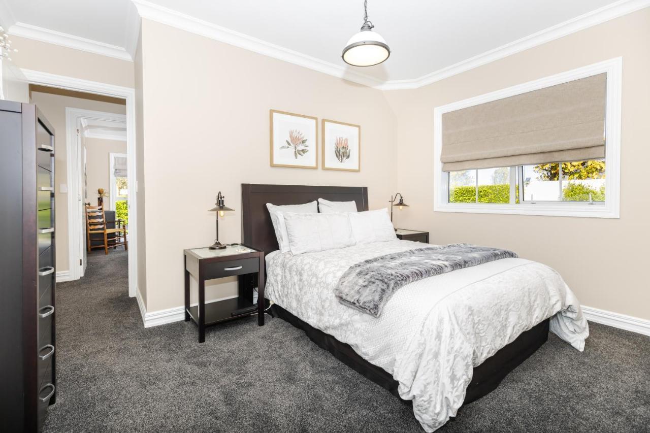 Sweet Magnolia 1 Or 2 Bedroom Suite St Kilda Cambridge With Complimentary Continental Breakfast Exterior photo